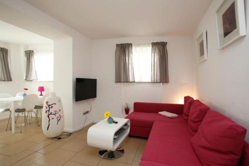 Rostock Apartment | Apartment at Rostock - PINK