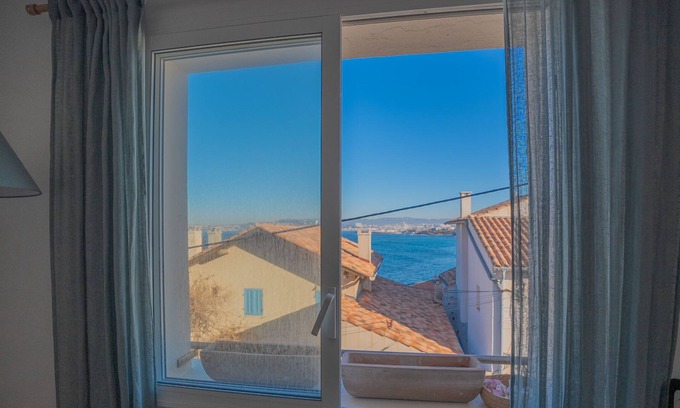 Montredon Apartment | Apartment at the gateway to the calanques. Madrague de Montredon district