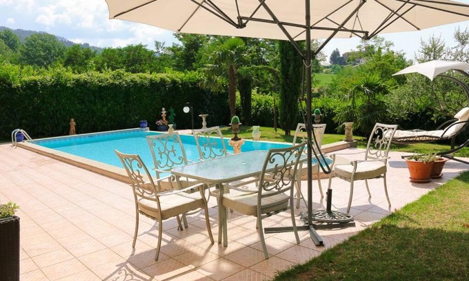 Villa Collemandina Apartment | Apartment at Villa Lorenzo