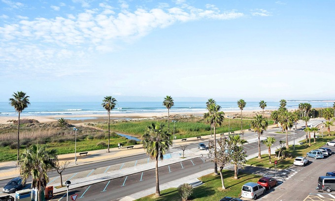 Conil de la Frontera City Center Apartment | Apartment 'Atico Conil Vistas - Sólo Familias' with Sea View, Private Terraces and Wi-Fi