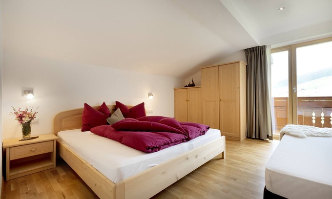 Malles Venosta Apartment | Apartment 'Ausserglieshof Wohnung Upi' with Mountain View, Shared Garden and Wi-Fi