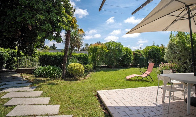 Diano Castello Apartment | Apartment 'Avocado' with Shared Pool, Wi-Fi and Air Conditioning