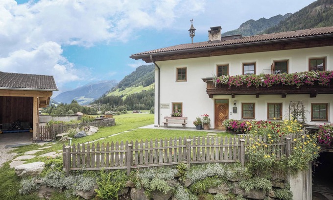 San Giacomo Apartment | Apartment “Bärental” in Beautiful Scenery with Mountain View, Wi-Fi & Garden