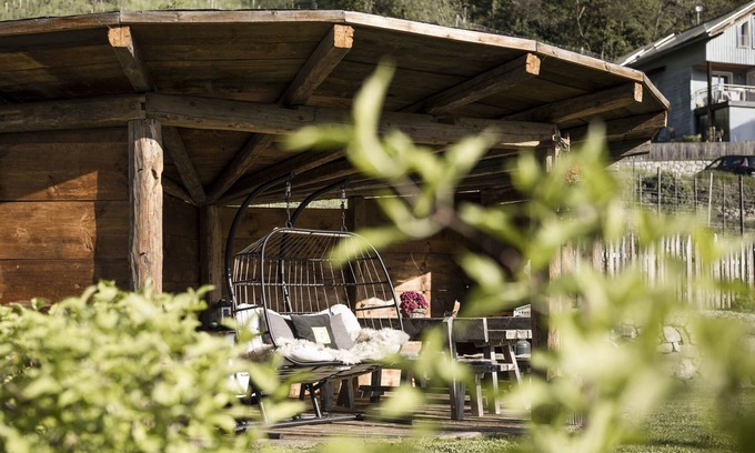 Feldthurns Apartment | Apartment 'Bachmannhof Lavendel' with Shared Pool, Private Terrace and Wi-Fi