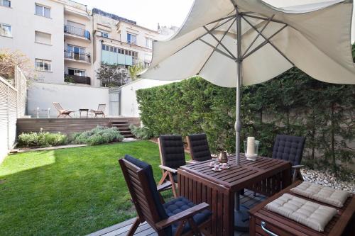 Sant Gervasi Apartment | Apartment Barcelona Rentals - Private Pool and Garden Center
