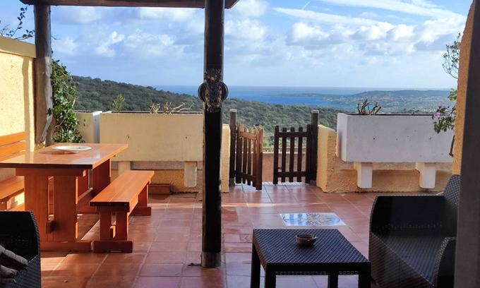 Cugnana Verde Apartment | Apartment 'Bella Vista 2' with Sea View, Wi-Fi and Air Conditioning