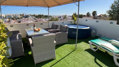 Ferragudo Apartment | Apartment Beta - 2 Bedrooms, Private Rooftop Patio with Hot Tub, BBQ and View