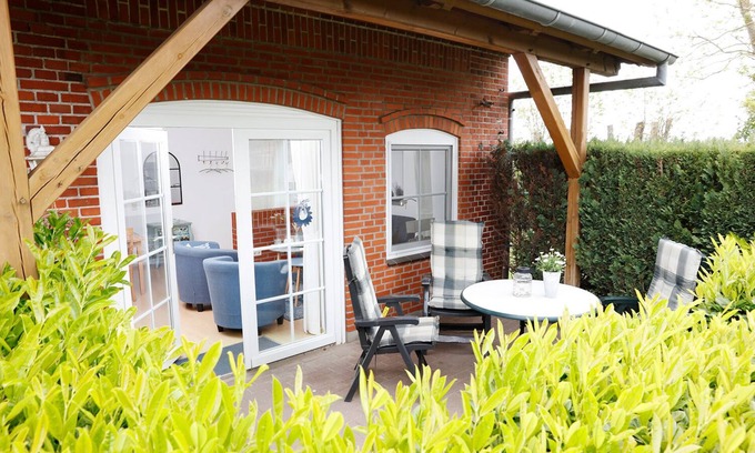 Lemkendorf Apartment | Apartment "Bett in't Kornfeld" on the farm Hofbude Fehmarn
