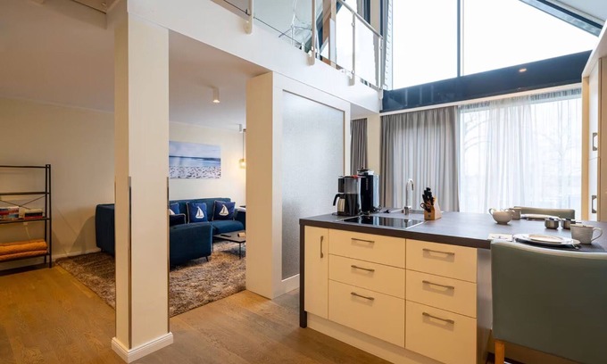 Muritz Apartment | Apartment 'Blau Mit Müritzblick' with Lake View, Shared Pool and Wi-Fi