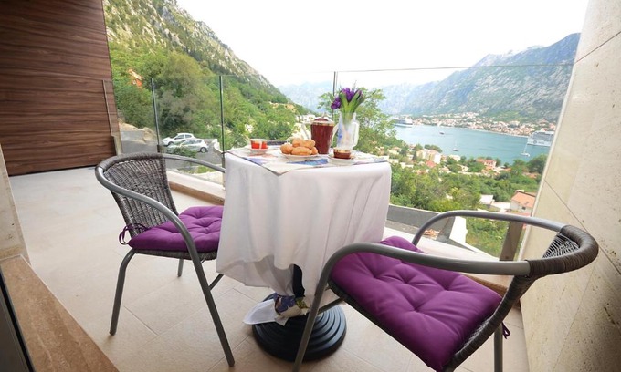 Skaljari Apartment | Apartment Boki