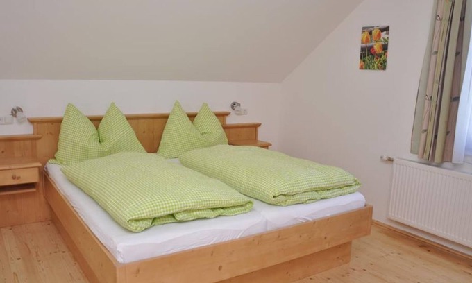 Rossleithen Apartment | Apartment Bosruck, separate toilet and bath/shower - Ferienhof Berger