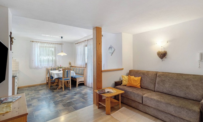 Racines Apartment | Apartment 'Buche' with Mountain View, Private Garden and Wi-Fi