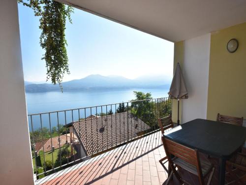 Oggebbio House | Apartment by Lake Maggiore with Stunning Views