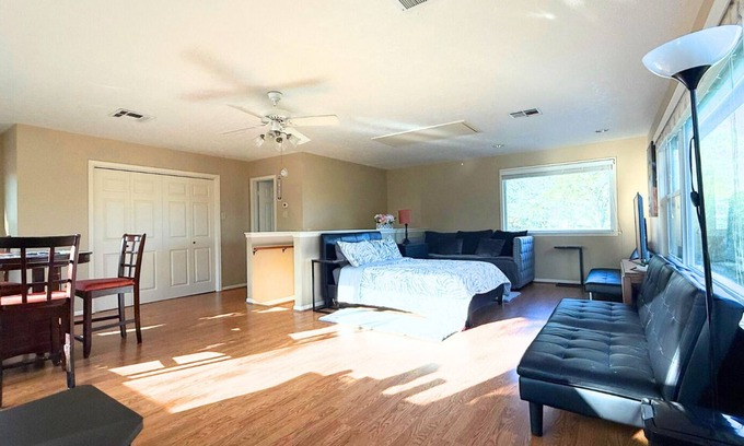 Clear Lake City Apartment | Apartment C at The Cozy Loft