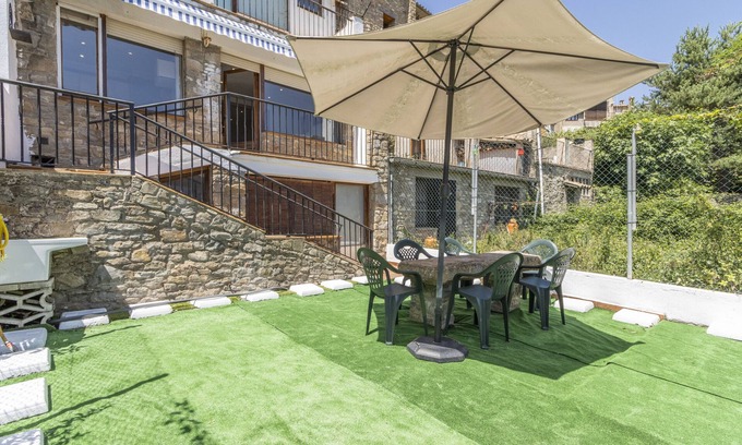 Borreda Apartment | Apartment 'Cal Confianza' with Mountain View, Private Garden and Wi-Fi