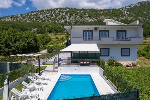 Dubrava Apartment | Apartment Campo Verde with a private pool