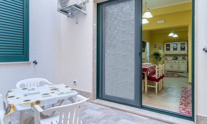 Augusta Apartment | Apartment 'Casa Da Flo' with Private Terrace, Wi-Fi and Air Conditioning