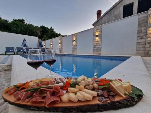 Zvekovica Apartment | Apartment Casa Lumina - 5 minutes to the airport and centar all private