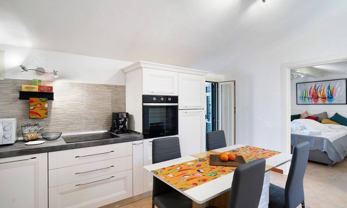 Strada Nazionale Sud Apartment | Apartment 'Casa Tra Gli Ulivi' with Mountain View, Wi-Fi and Air Conditioning