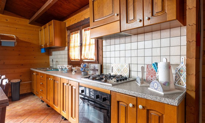 Torre Ovo Apartment | Apartment 'Casa Vacanze Le Barche' with Sea View, Private Terrace and Air Conditioning