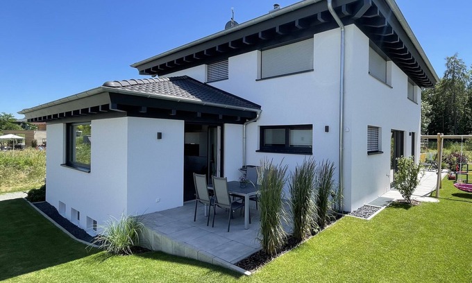 Moos Apartment | Apartment 'Casa Verde - Moos' with Private Terrace, Shared Garden and Wi-Fi