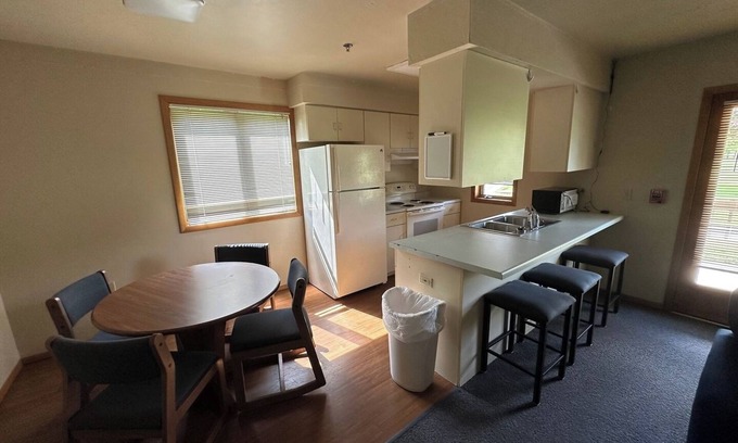 Plymouth Apartment | Apartment Centrally Located