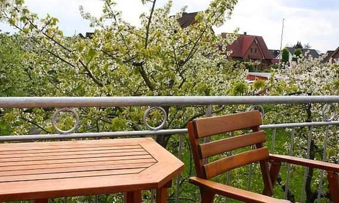 Gruenerdeich Apartment | Apartment Dachjuchee - Knubberhaus - The cottage in the cherry grove