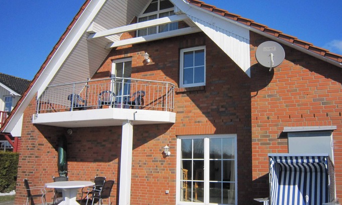 Kronsgaard Apartment | Apartment 'dat Rode Huus' - Ferienwohnung' with Private Terrace, Private Garden and Wi-Fi