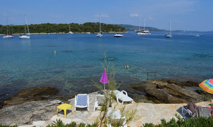 Mali Iz Apartment | Apartment Davor - 20m from sea : A2(2+2) - Mali Iz (Island Iz), Zadar riviera, Croatia