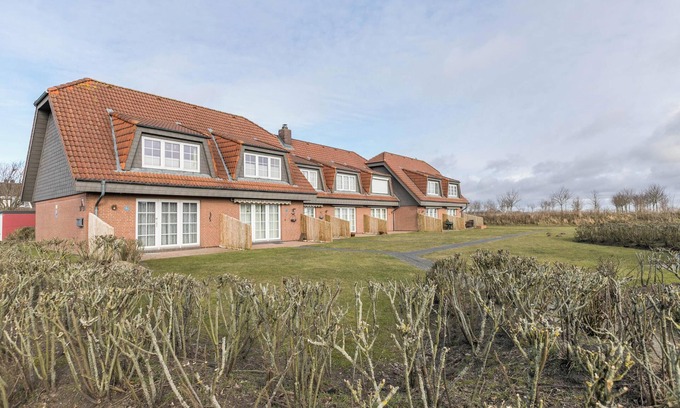 Friedrichskoog-Spitze Apartment | Apartment 'Nordseeperle' with Private Terrace and Shared Garden