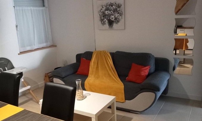 Toulouse Left Bank Apartment | Apartment 'Duplex familial grand confort T3' with Private Terrace, Wi-Fi and Air Conditioning