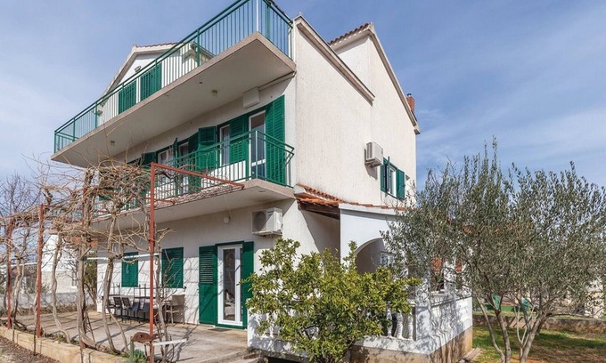 Raslina Apartment | Apartment Eugen - Three Bedroom Apartment with Balcony
