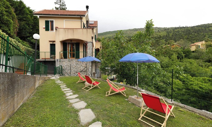 Vezzi Portio Apartment | Apartment 'Elena E Joerg 1' with Mountain View, Shared Garden and Wi-Fi