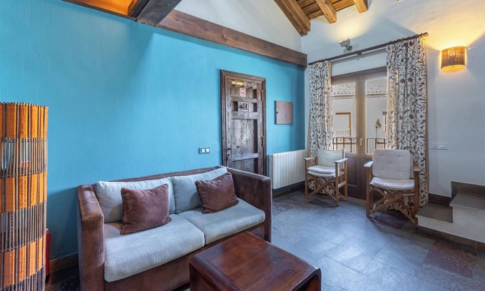 Braojos Apartment | Apartment 'Alojamiento Taurus' with Balcony and Wi-Fi