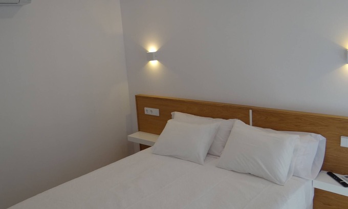 Muros Hotel | Apartment 101 at Casa de Casiano Guesthouse