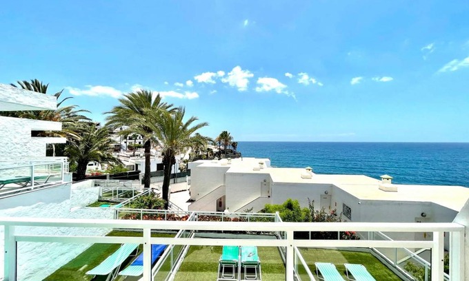 Playa del Aguila Apartment | Apartment with Wifi, direct access in Playa del Aguila