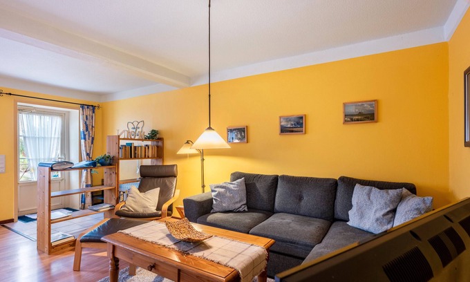 Emmelsbuell-Horsbuell Apartment | Apartment 'Ferienwohnung 1 - Ute' with Shared Terrace, Shared Garden and Wi-Fi