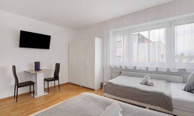 Goeppingen Apartment | Apartment 'Familiensuite' with Mountain View, Shared Terrace and Wi-Fi