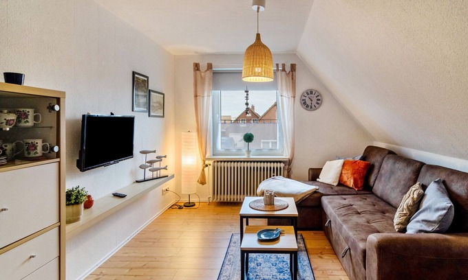 Norddeich Apartment | Apartment 'Ferienhaus Diekster - Obergeschoss' with Shared Terrace, Private Garden and Wi-Fi