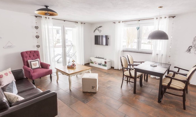 Aulendorf Apartment | Apartment ∙ Ferienwohnung Villa Waldmärchen, 75qm, 2 Schlafzimmer, max. 2 Erwachsene und 4 Kinder