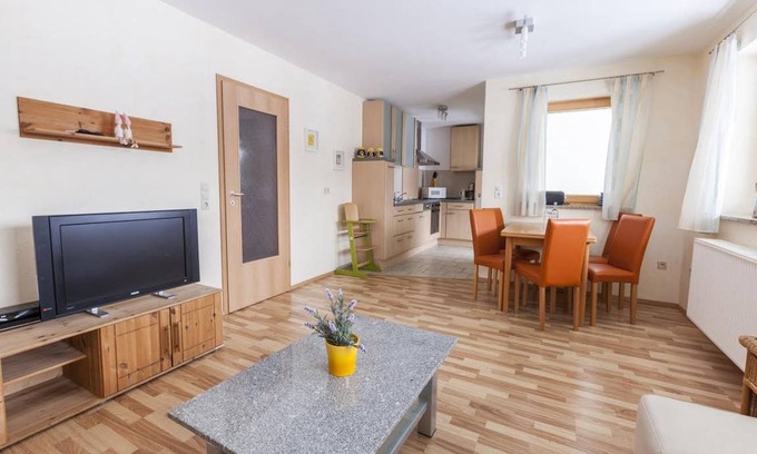 Aulendorf Apartment | Apartment ∙ Ferienwohnung Seerose, 76qm, 1 Schlafzimmer, 1 Wohn-/Schlafzimmer, max. 2 Erwachsene
