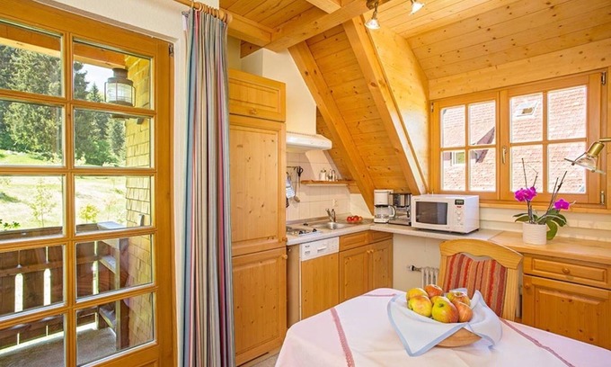 Hinterzarten Apartment | Apartment 'Ferienwohnung Sonne, 35qm' with Mountain View, Shared Terrace and Wi-Fi