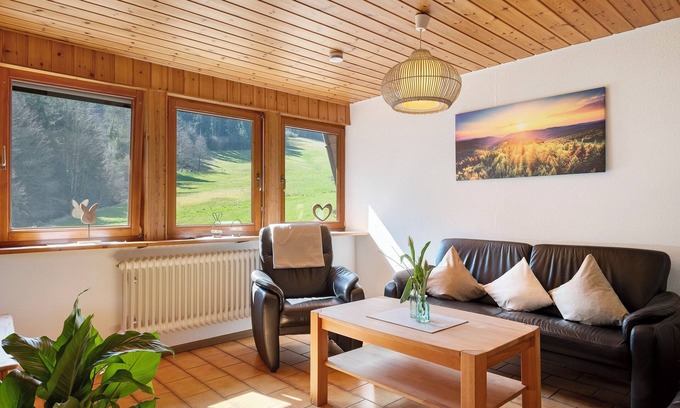 Kirchzarten Apartment | Apartment 'Ferienwohnung Lavendel' with Mountain View, Shared Terrace and Wi-Fi