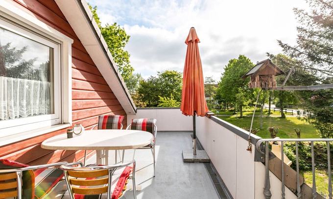 Langenhorn Apartment | Apartment 'Ferienwohnung Roswitha' with Shared Garden, Balcony and Wi-Fi