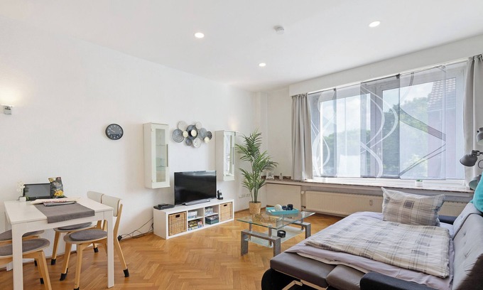 Oberhausen Apartment | Apartment 'Ferienwohnung Sterkrade 1' with Wi-Fi
