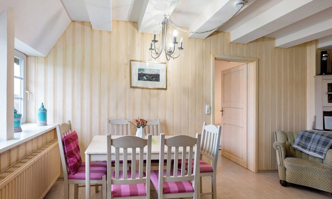 Dagebuell Apartment | Apartment 'Ferienwohnung Amrum' with Terrace, Shared Garden and Wi-Fi