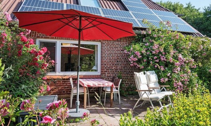 Pellworm Apartment | Apartment 'Ferienwohnung Gartenfreude' with Private Terrace, Private Garden and Wi-Fi