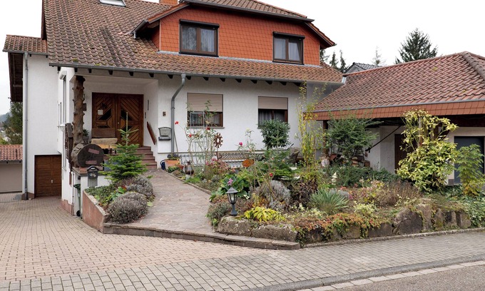 Eschelbach Apartment | Apartment 'Ferienwohnung Bender' with Shared Garden, Balcony and Wi-Fi