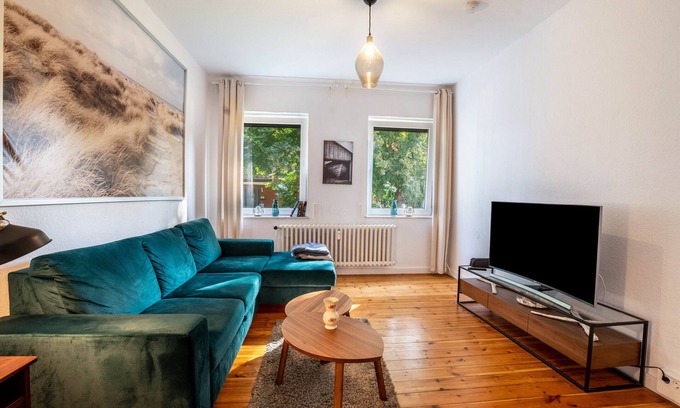 Ellerbek - Wellingdorf Apartment | Apartment 'Ferienwohnung Am Ostufer' with Shared Garden and Wi-Fi