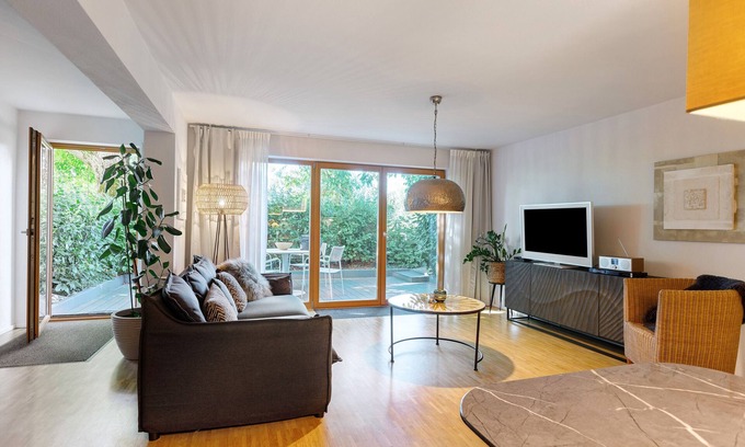 Andelshofen Apartment | Apartment 'Fewo Spectrum' with Private Terrace and Wi-Fi
